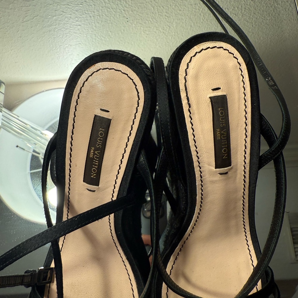 Luis Vuitton Elegant Black Strappy Women's Sandals - Picture 4 of 6
